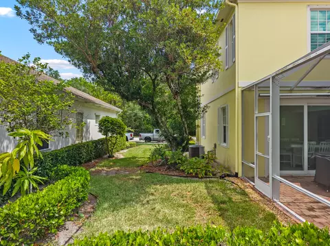 Exterior - 142 Newcastle Dr, Jupiter, FL 33458 photo 7 of 10