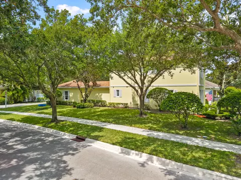 Exterior - 142 Newcastle Dr, Jupiter, FL 33458 photo 5 of 10
