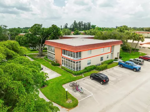 26 Pine Arbor Ln #207, Vero Beach, FL 32962