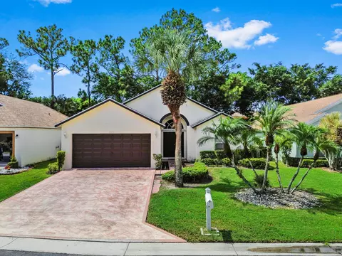 320 Hammocks Trl, Greenacres, FL 33413