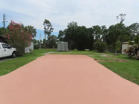 2574 SW Monarch Trl, Stuart, FL 34997 photo 6