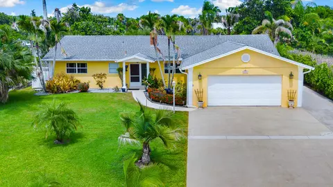 622 SW Pine Tree Ln, Palm City, FL 34990