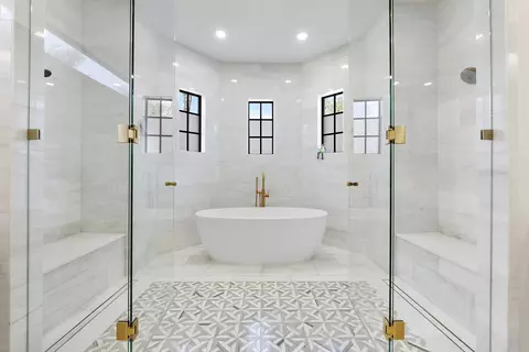 Bath - 9840 Bay Leaf Ct, Parkland, FL 33076 photo 4 of 10