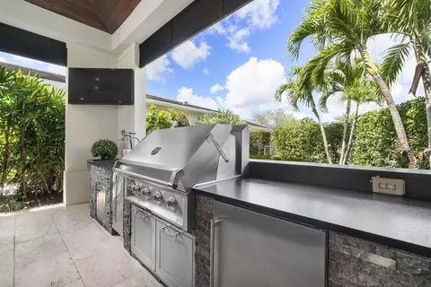 Kitchen - 9840 Bay Leaf Ct, Parkland, FL 33076 photo 8 of 8