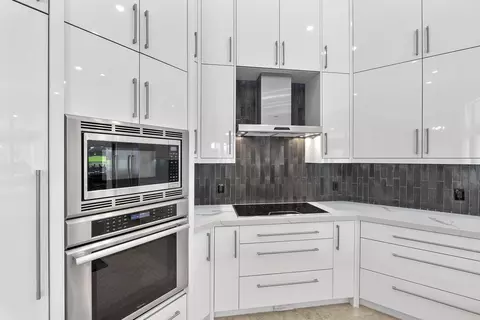 Kitchen - 9840 Bay Leaf Ct, Parkland, FL 33076 photo 4 of 8