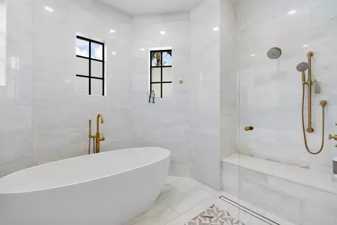 Bath - 9840 Bay Leaf Ct, Parkland, FL 33076 photo 5 of 10