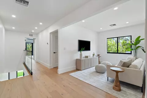 1131 NE 12th Ave, Fort Lauderdale, FL 33304