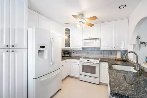 7633 Tahiti Ln #204, Lake Worth, FL 33467