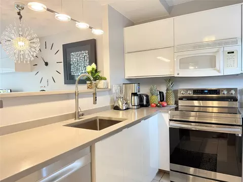 5171 W Oakland Park Blvd #312, Lauderdale Lakes, FL 33313