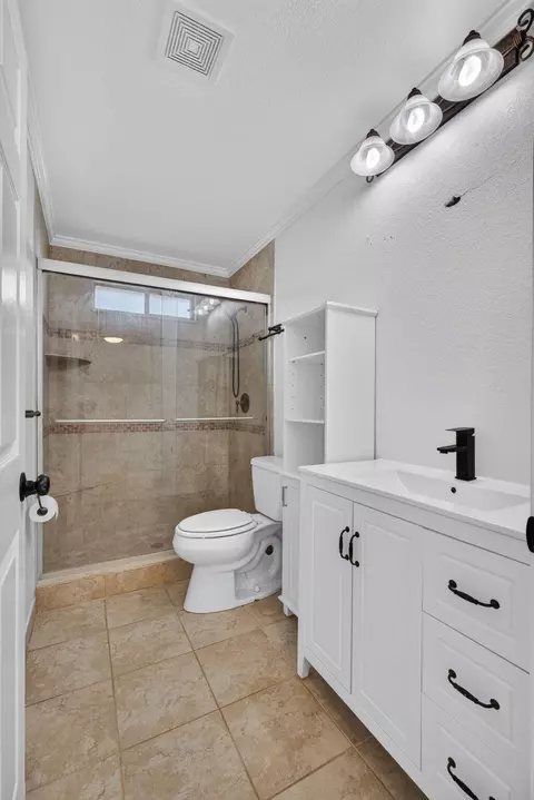 Bath - 18371 Flagship Cir, Jupiter, FL 33458 photo 2 of 4