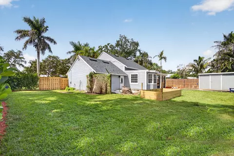 Exterior - 18371 Flagship Cir, Jupiter, FL 33458 photo 13 of 14