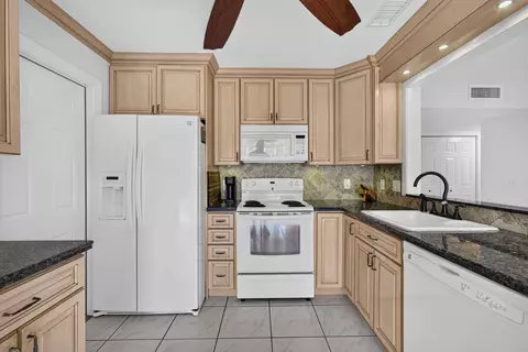 Kitchen - 18371 Flagship Cir, Jupiter, FL 33458 photo 2 of 5