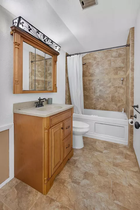 Bath - 18371 Flagship Cir, Jupiter, FL 33458 photo 4 of 4