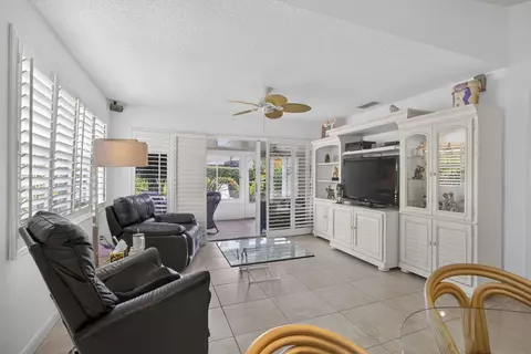 Living - 262 Brier Cir, Jupiter, FL 33458 photo 2 of 3