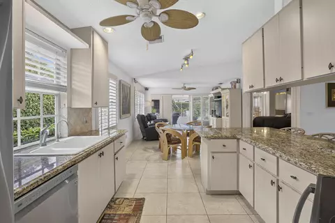 Kitchen - 262 Brier Cir, Jupiter, FL 33458 photo 1 of 7