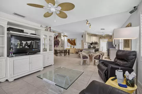 Living - 262 Brier Cir, Jupiter, FL 33458 photo 3 of 3