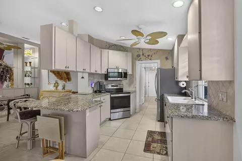 Kitchen - 262 Brier Cir, Jupiter, FL 33458 photo 5 of 7