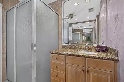 Bath - 262 Brier Cir, Jupiter, FL 33458 photo 3 of 3