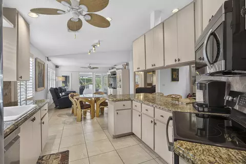 Kitchen - 262 Brier Cir, Jupiter, FL 33458 photo 2 of 7