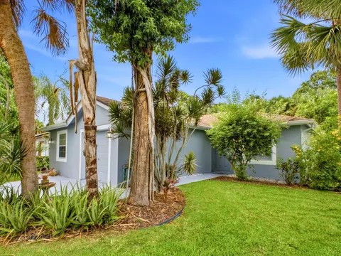 5418 Club Cir, Haverhill, FL 33415