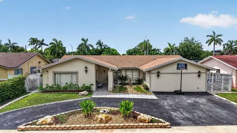 910 NE 205th St, Miami, FL 33179