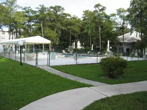 4851 NW 26th Ct #338, Lauderdale Lakes, FL 33313