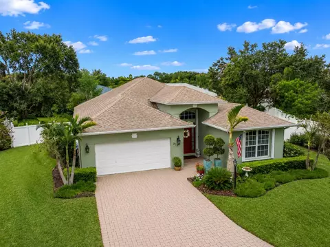 210 Champagne Ct SW, Vero Beach, FL 32968