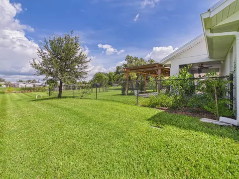 Exterior - 2075 SE 9th Ave, Okeechobee, FL 34974 photo 10 of 18