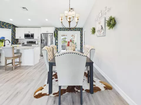 Dining - 2075 SE 9th Ave, Okeechobee, FL 34974 photo 2 of 2