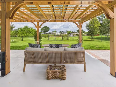 Exterior - 2075 SE 9th Ave, Okeechobee, FL 34974 photo 5 of 18