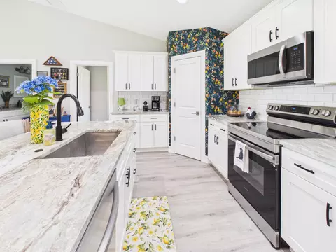 Kitchen - 2075 SE 9th Ave, Okeechobee, FL 34974 photo 2 of 6
