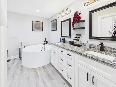 Bath - 2075 SE 9th Ave, Okeechobee, FL 34974 photo 1 of 9