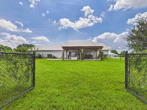 Exterior - 2075 SE 9th Ave, Okeechobee, FL 34974 photo 13 of 18