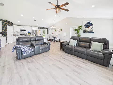 Living - 2075 SE 9th Ave, Okeechobee, FL 34974 photo 3 of 4