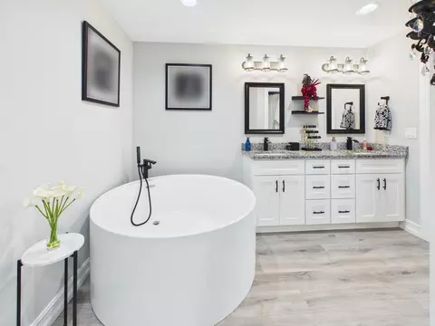 Bath - 2075 SE 9th Ave, Okeechobee, FL 34974 photo 6 of 9