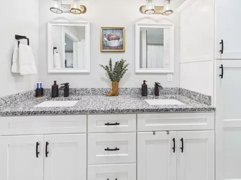 Bath - 2075 SE 9th Ave, Okeechobee, FL 34974 photo 8 of 9