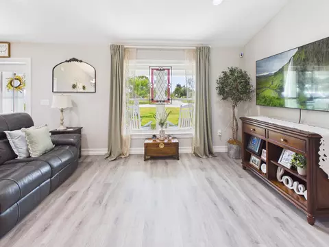 Living - 2075 SE 9th Ave, Okeechobee, FL 34974 photo 2 of 4