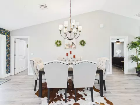 Dining - 2075 SE 9th Ave, Okeechobee, FL 34974 photo 1 of 2