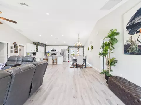 Entry Way - 2075 SE 9th Ave, Okeechobee, FL 34974 photo 3 of 6