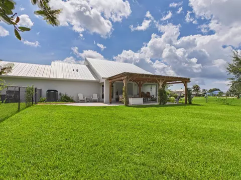 Exterior - 2075 SE 9th Ave, Okeechobee, FL 34974 photo 11 of 18