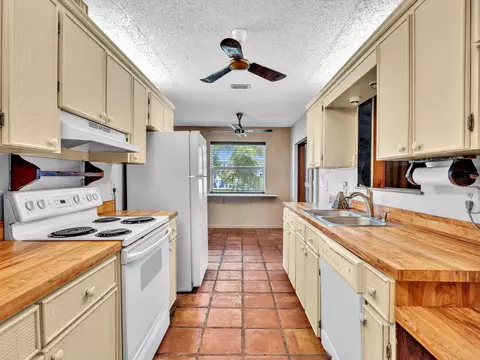 Kitchen - 301 5th St, Jupiter, FL 33458 photo 1 of 3
