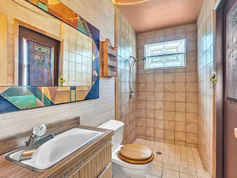 Bath - 301 5th St, Jupiter, FL 33458 photo 4 of 4