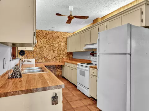 Kitchen - 301 5th St, Jupiter, FL 33458 photo 2 of 3