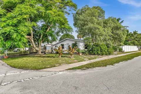 Exterior - 301 5th St, Jupiter, FL 33458 photo 2 of 2