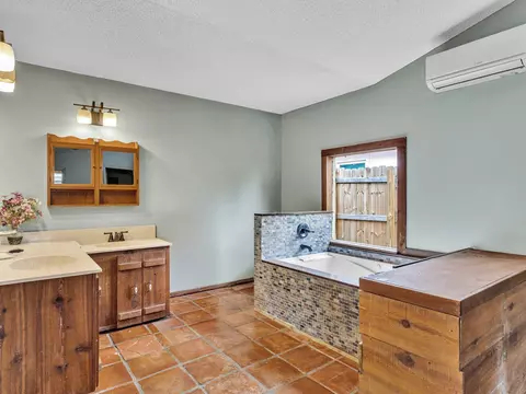 Bath - 301 5th St, Jupiter, FL 33458 photo 3 of 4