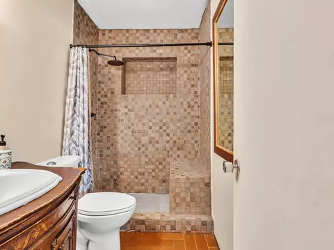 Bath - 301 5th St, Jupiter, FL 33458 photo 2 of 4