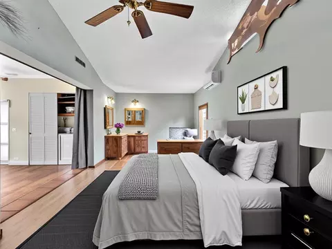 Bedroom - 301 5th St, Jupiter, FL 33458 photo 3 of 4