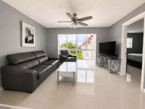 2951 E Sunrise Lks #312, Sunrise, FL 33322