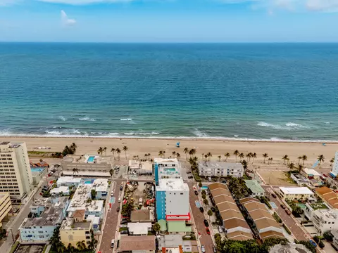 320 S Surf Rd #206, Hollywood, FL 33019