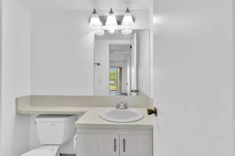 Bath - 3076 Cornwall D, Boca Raton, FL 33434 photo 4 of 4